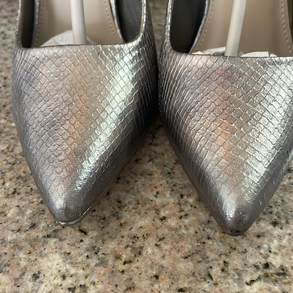 Metallic Snake-print heels 👠!! - Picture 4 of 6